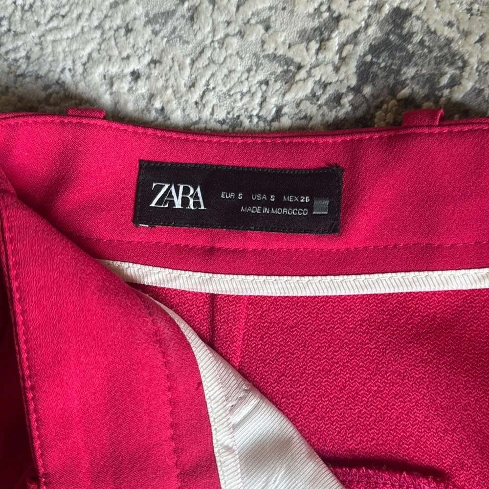NWOT- Zara Women's Shorts.. Fuchsia color - Picture 7 of 12